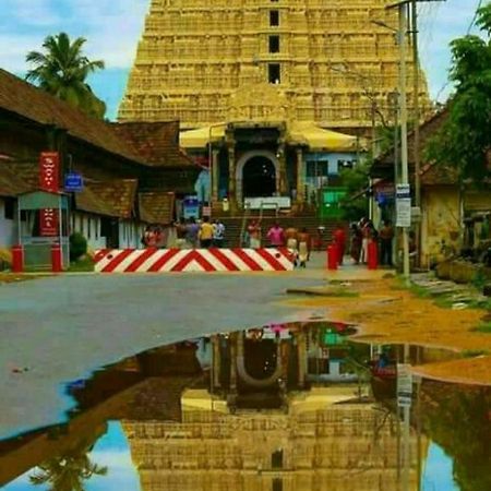 Devasthanam Lodge Thiruvananthapuram Bagian luar foto