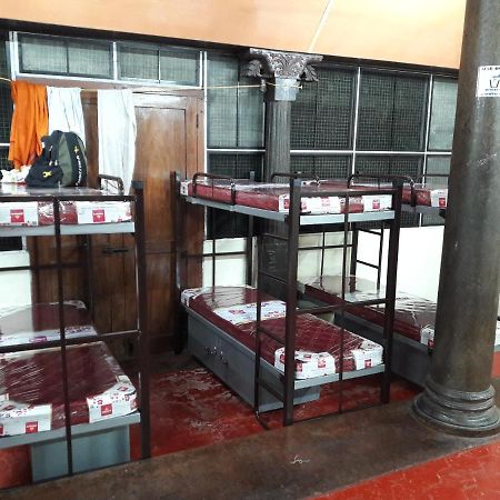 Devasthanam Lodge Thiruvananthapuram Bagian luar foto