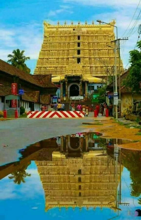 Devasthanam Lodge Thiruvananthapuram Bagian luar foto