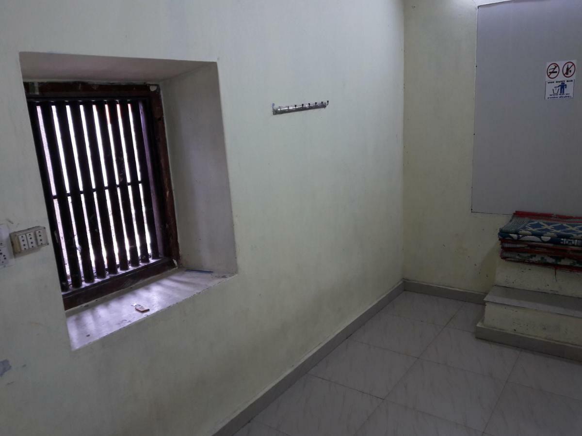 Devasthanam Lodge Thiruvananthapuram Bagian luar foto
