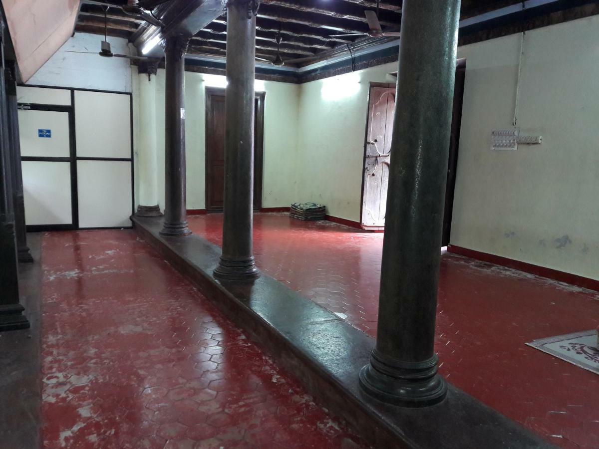 Devasthanam Lodge Thiruvananthapuram Bagian luar foto