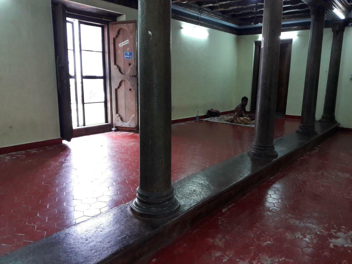 Devasthanam Lodge Thiruvananthapuram Bagian luar foto
