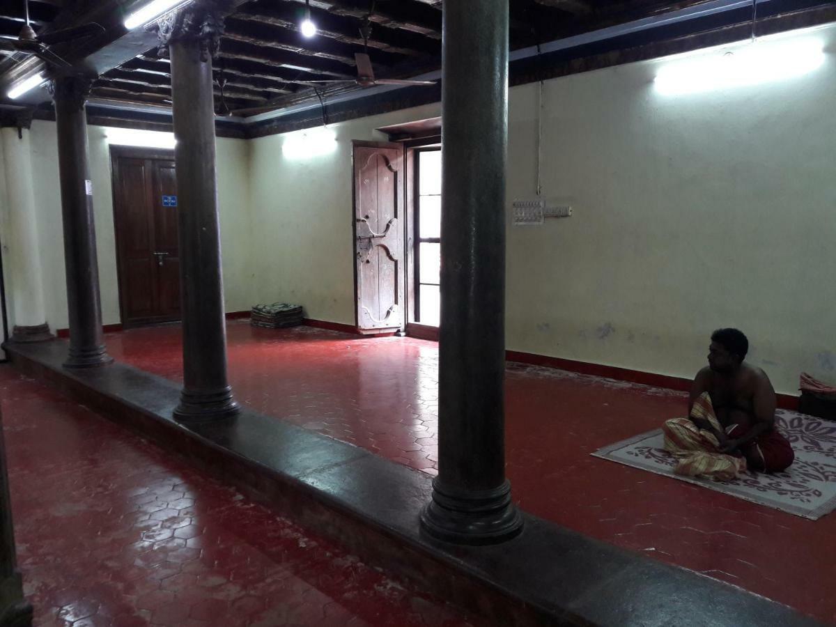 Devasthanam Lodge Thiruvananthapuram Bagian luar foto