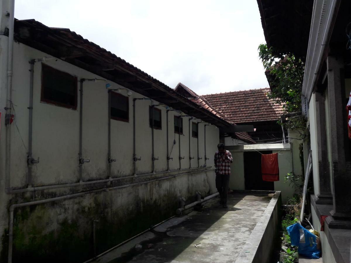 Devasthanam Lodge Thiruvananthapuram Bagian luar foto