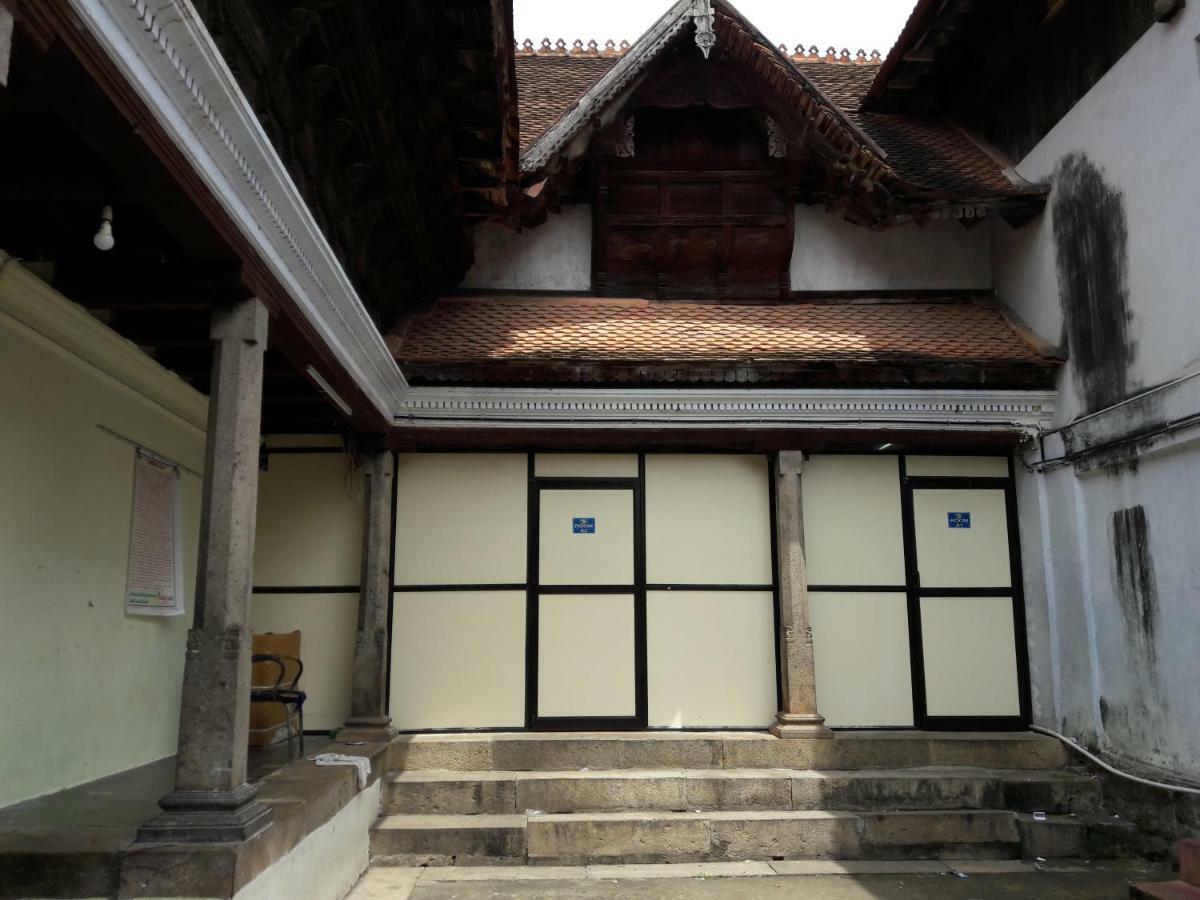 Devasthanam Lodge Thiruvananthapuram Bagian luar foto