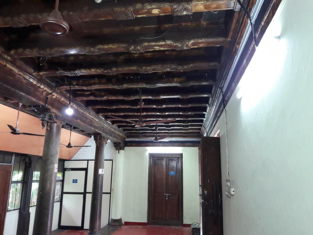 Devasthanam Lodge Thiruvananthapuram Bagian luar foto