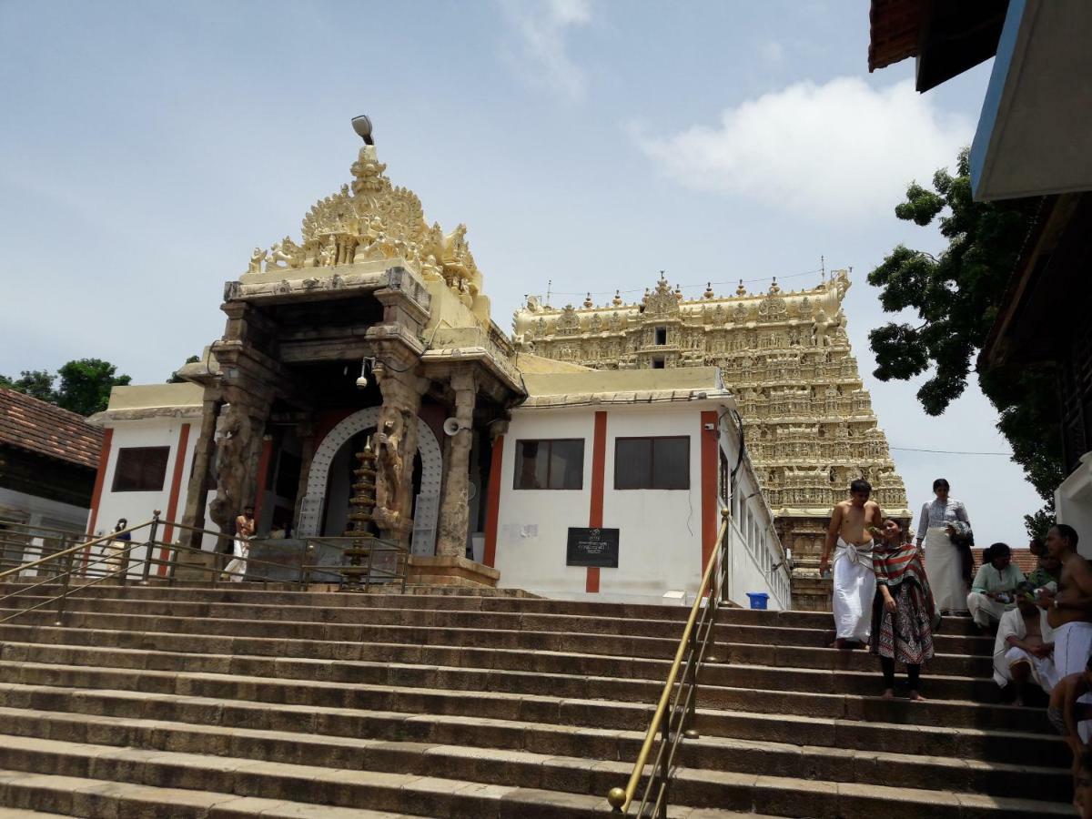 Devasthanam Lodge Thiruvananthapuram Bagian luar foto