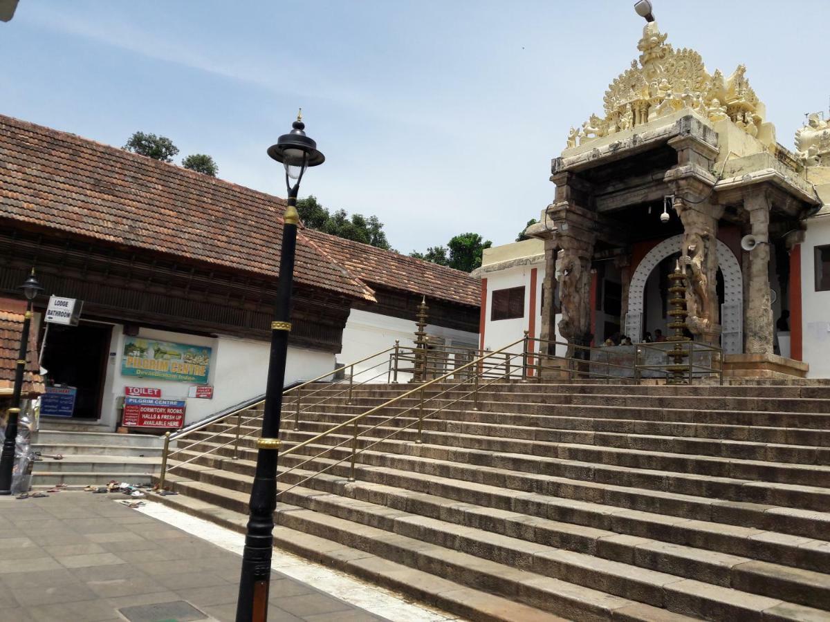 Devasthanam Lodge Thiruvananthapuram Bagian luar foto