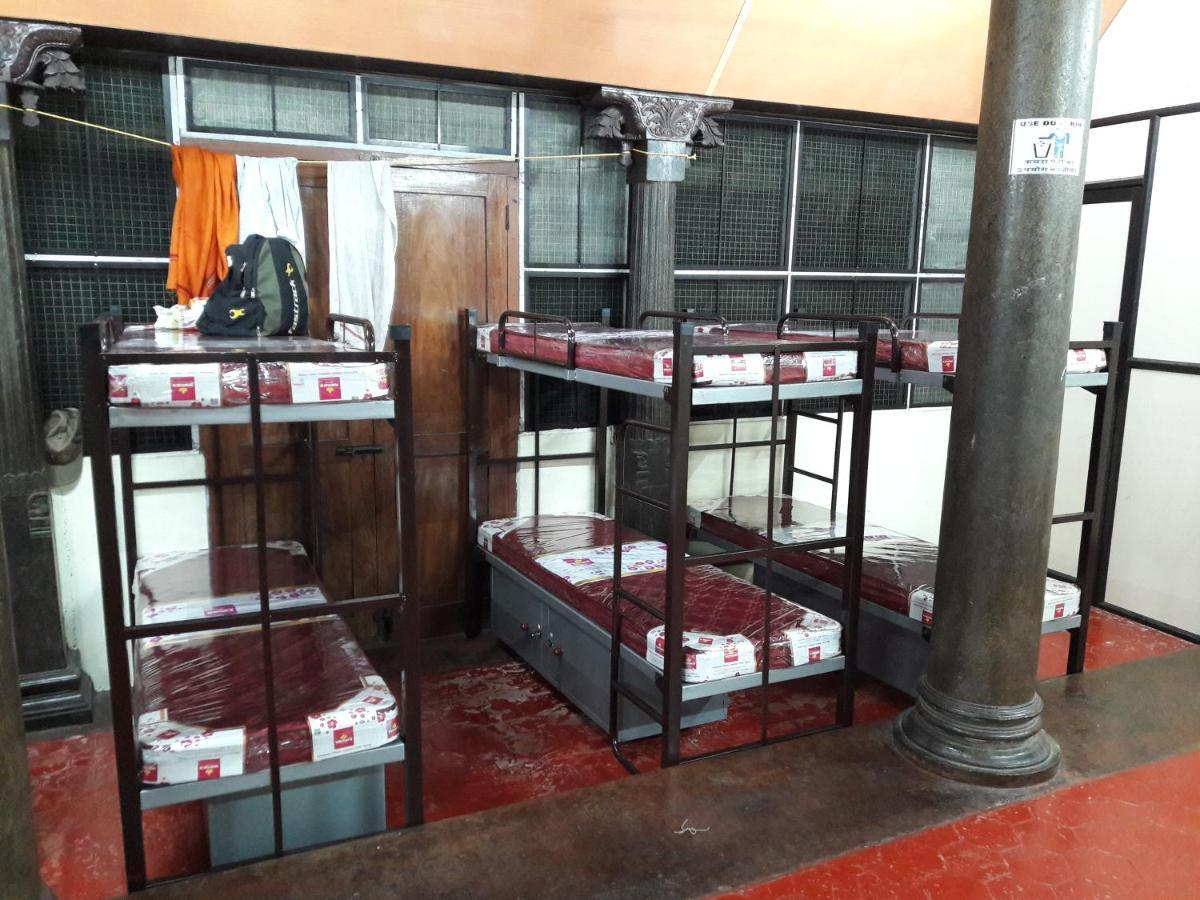 Devasthanam Lodge Thiruvananthapuram Bagian luar foto